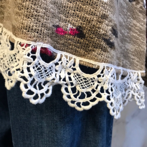 Lightweight Floral Sweater with Lace Trim - Picture 4 of 8